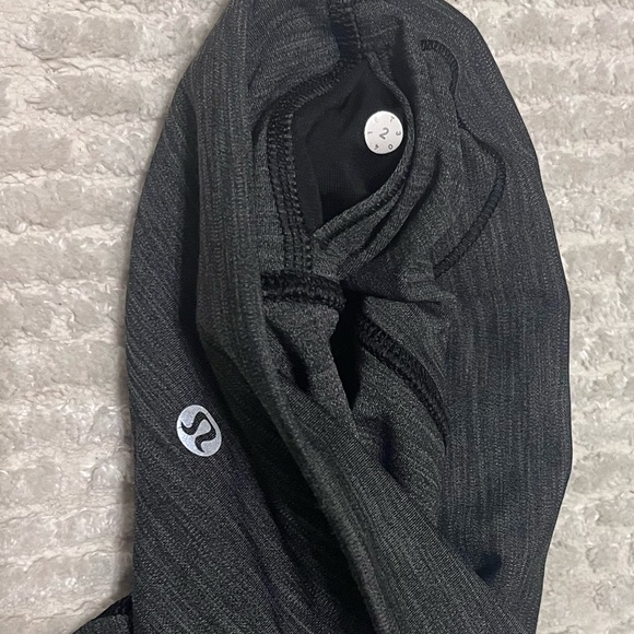 EUC dark grey heather Lululemon leggings size 2 - Picture 4 of 4